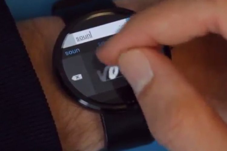 صفحه کلید مایکروسافت برای اندروید ویر، امکان کشیدن کلمات روی ساعت هوشمند را میسر می‌کند