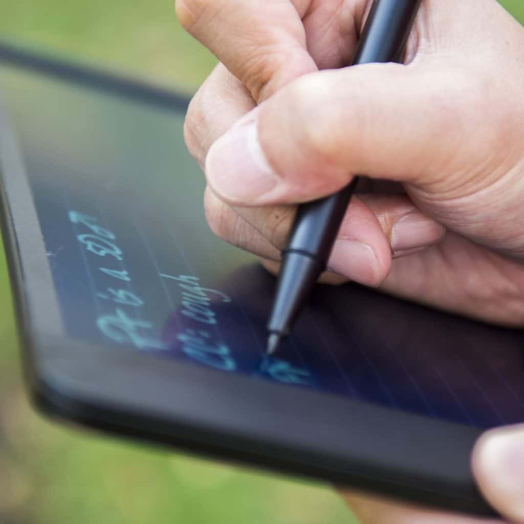 قابلیت یادداشت برداری با سرفیس پن بدون نیاز به باز کردن قفل دستگاه عرضه میشود یادداشت برداری با سرفیس